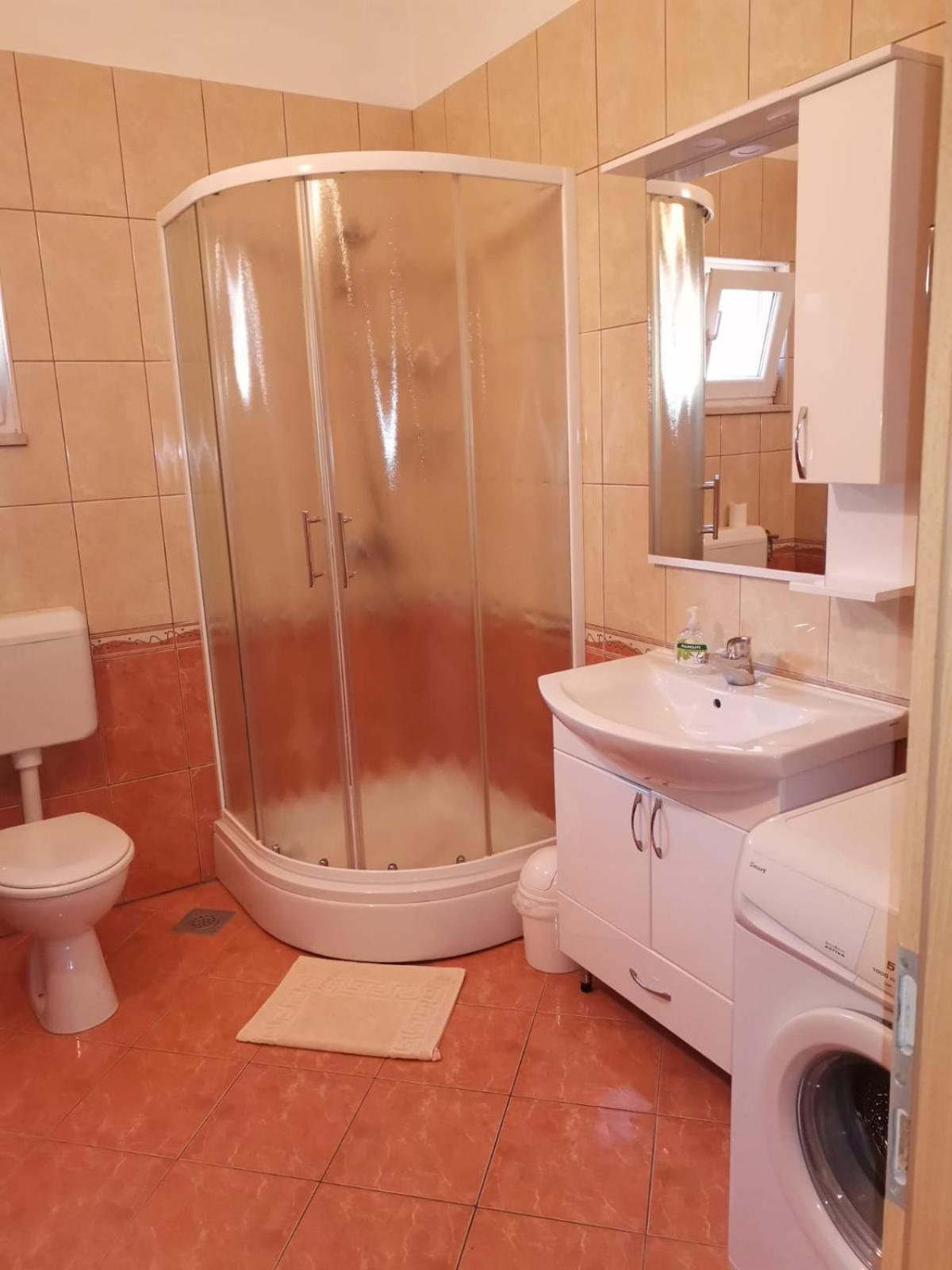 Apartmani Ljubo Примоштен Экстерьер фото