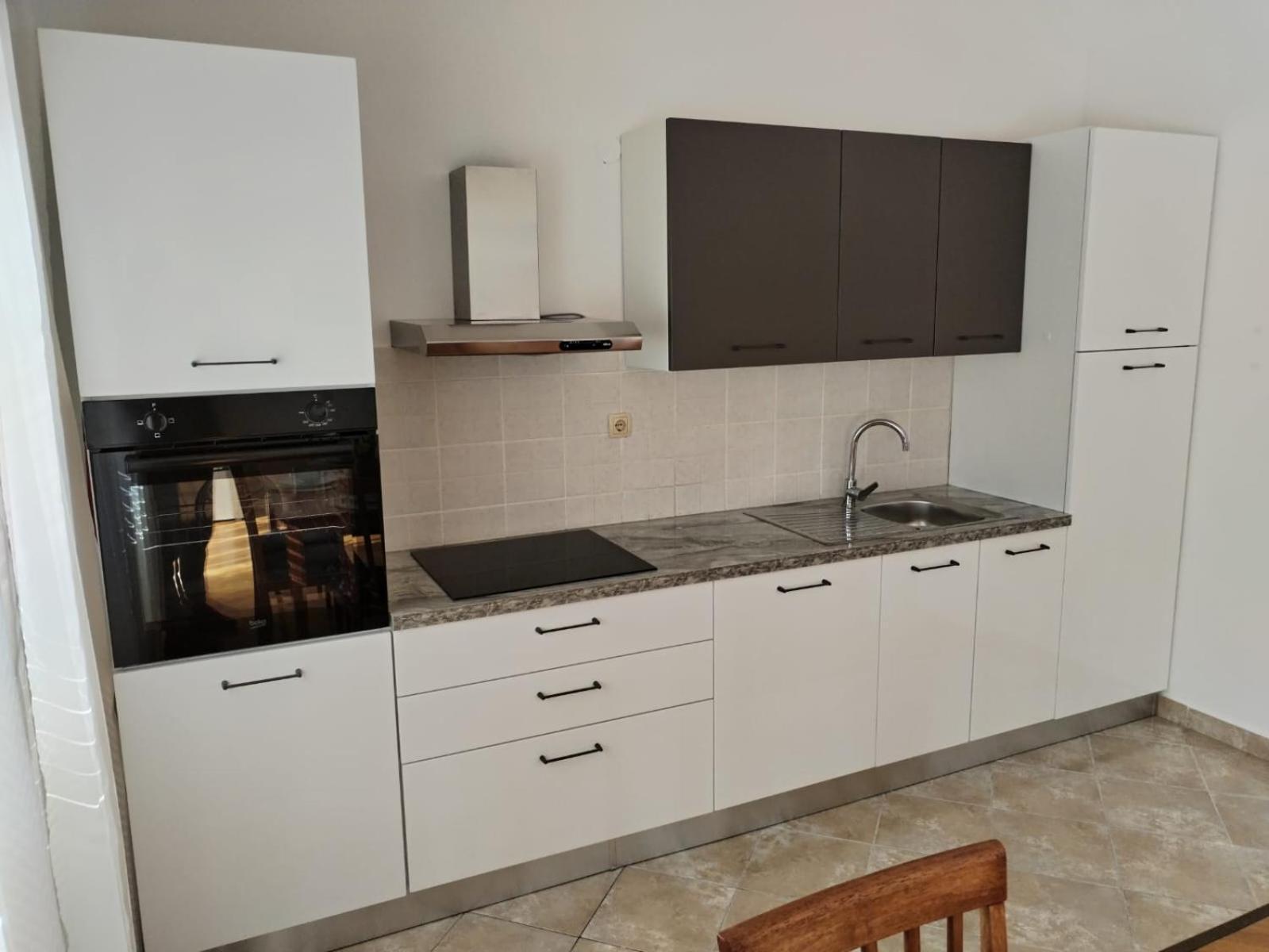 Apartmani Ljubo Примоштен Экстерьер фото